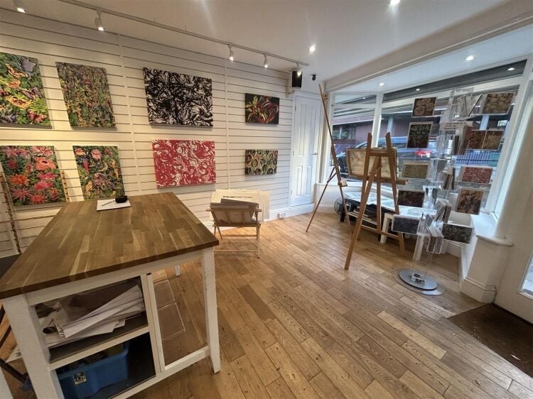 A well presented shop of approximately 220 sq ft, the property is situated in a very prominent and central location on passage street, it is approxima Photo 4