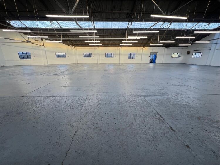 Industrial Unit for Sale in Bristol with Open-Plan Space and Off-Street Parking Photo 4