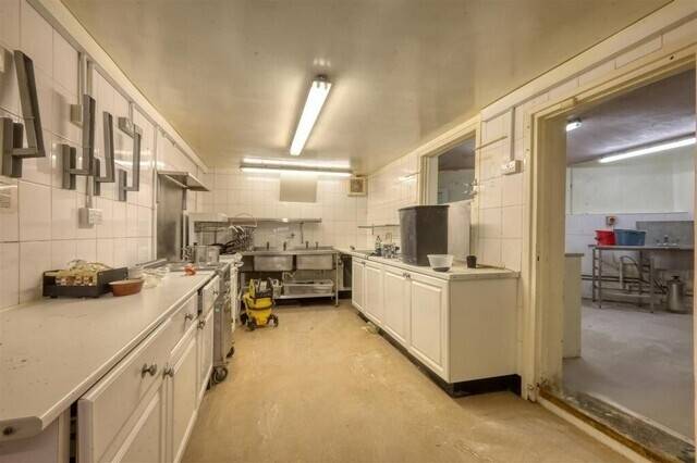 VACANT PART EQUIPPED SEASIDE CAFÉ TO LET PRICE: £12,000 PER ANNUM – LEASEHOLD – NIL PREMIUM LOCATION Photo 4