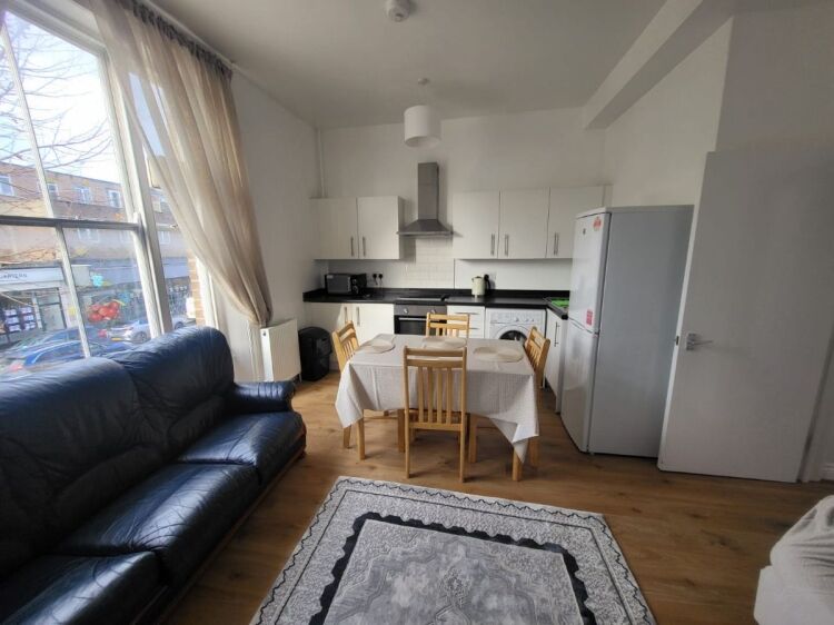 Mixed-use building for sale in Islington's Barnsbury area, London Photo 4