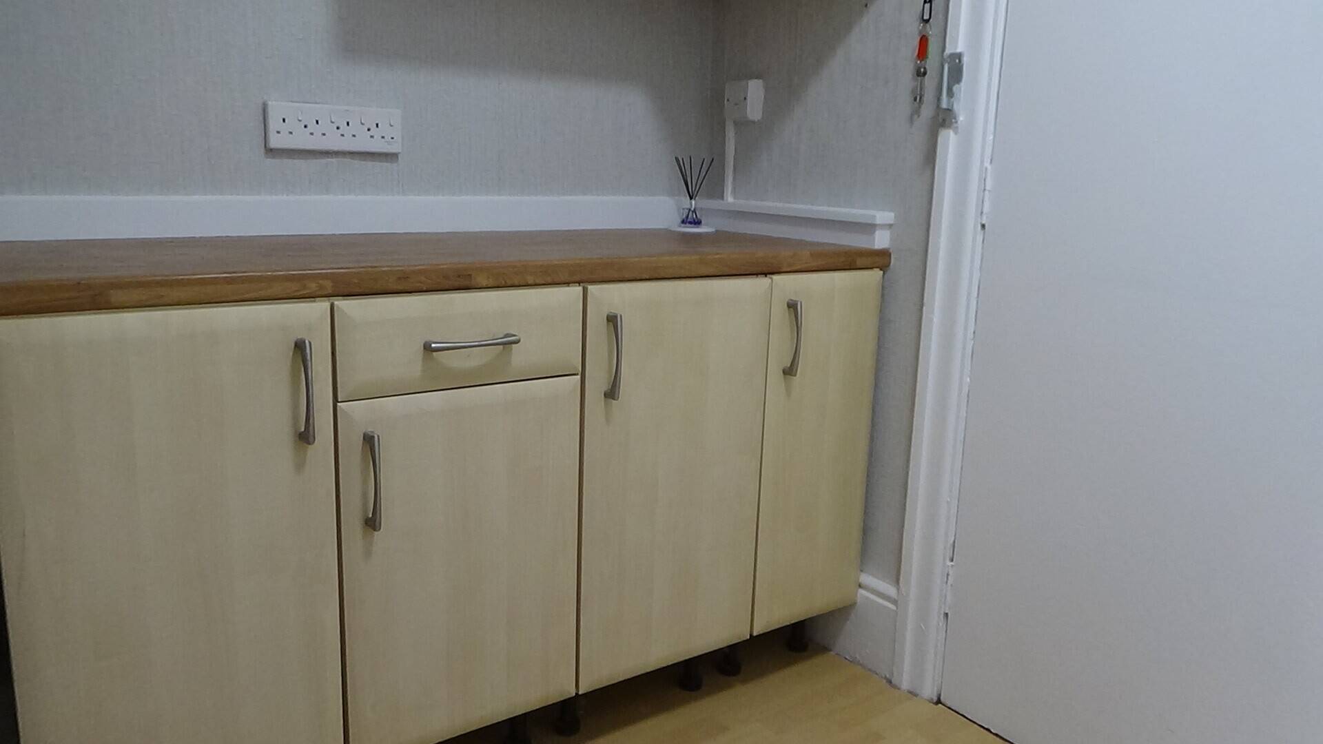 Ground Floor Retail or Office Space Available in Southport Merseyside Photo 4