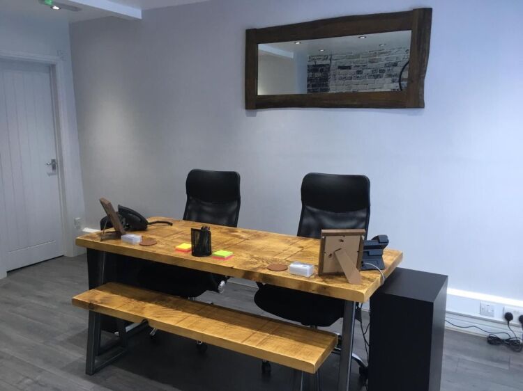 Empty commercial shop for lease in North London near stadium and supermarket Photo 4