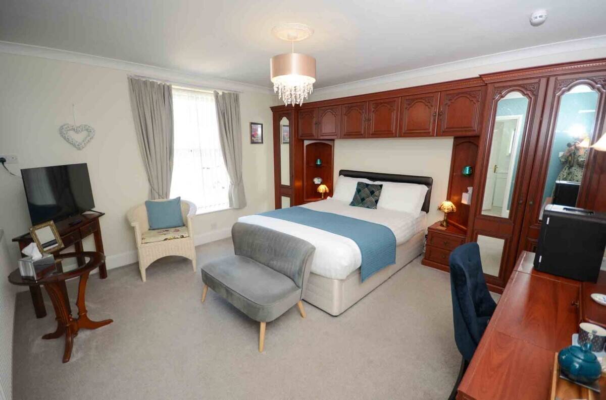 Guest House for Sale in Prime Torquay Devon with 5 Letting Rooms and Owner's Annex Photo 4