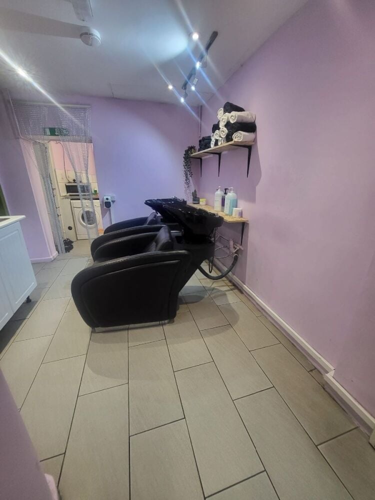 Hair Salon for Sale in North London with Local Clientele and Growth Potential Photo 4