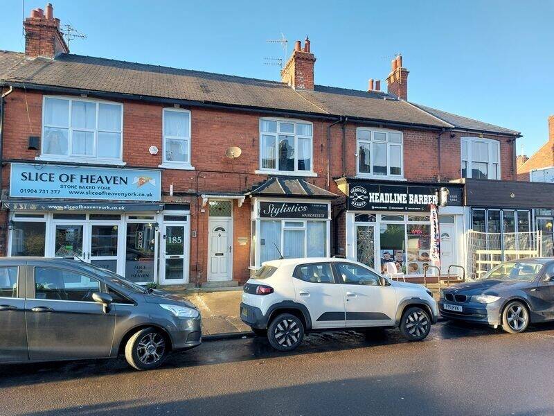 Retail Unit for Sale in York North Yorkshire Currently Used as a Hair Salon Photo 4