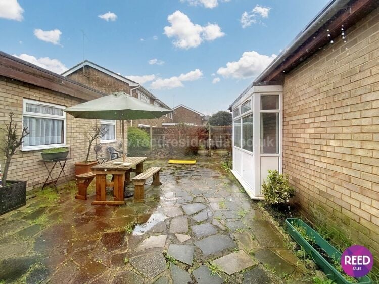 Former care home in Dorset Gardens Rochford Bristol with eight bedrooms and ample space for ideas Photo 4