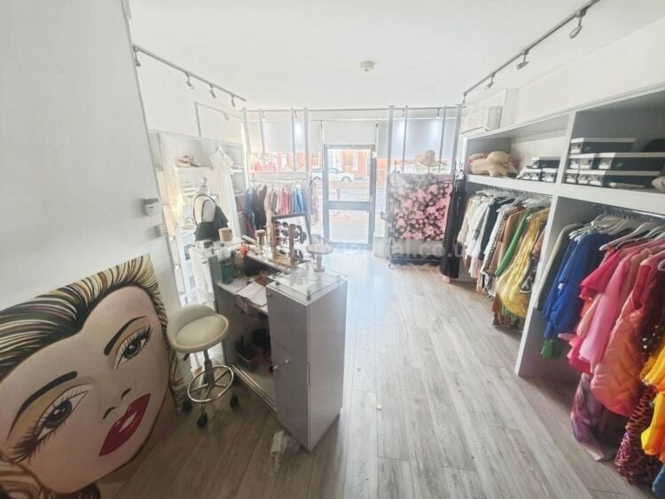 Mixed-use investment property in Westcliff on Sea with shop and two-bedroom flat available Photo 4