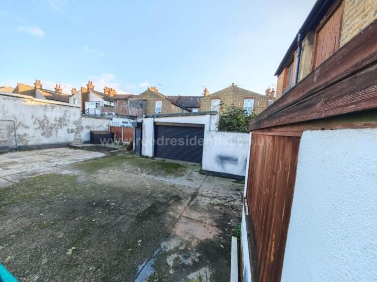 Industrial units and land for potential residential conversion in Westcliff on Sea Essex Photo 4