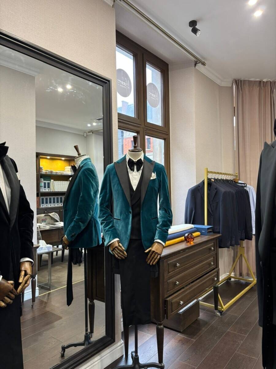 Men's Tailoring Shop for Sale in the City of London Near Bond Street Photo 4