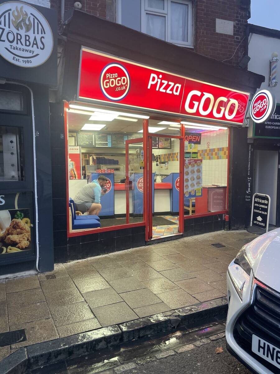 Freehold shop and residential investment for sale in Southampton Hampshire Photo 4