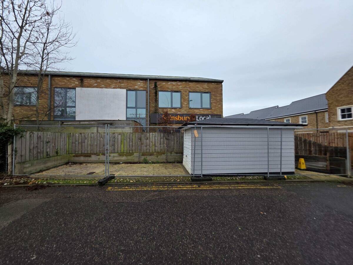 Freehold Garage and Land for Sale in Shoeburyness Southend on Sea Photo 4