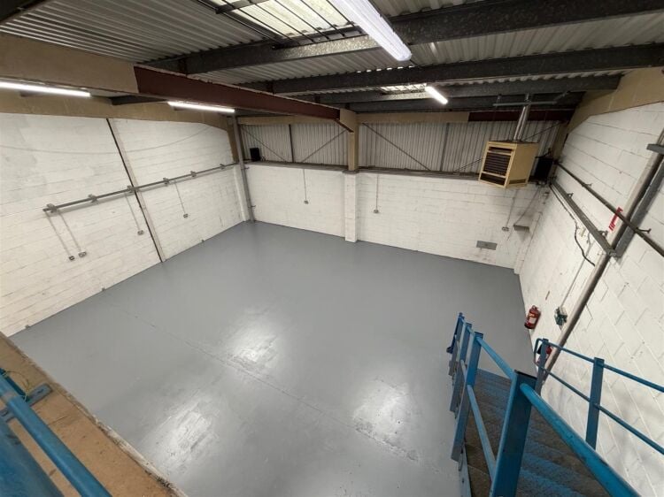 Light industrial unit for sale in Bristol with off-street parking and flexible layout Photo 4