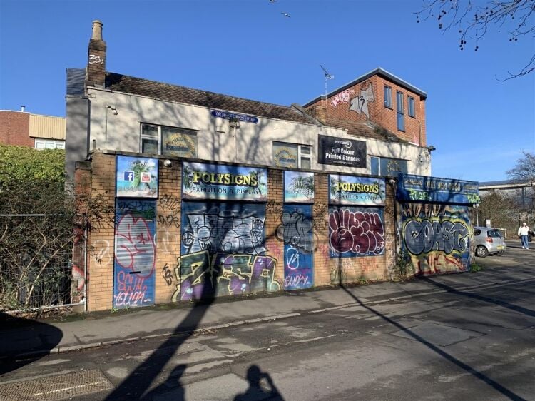 A substantial two-storey commercial premises extending to approximately 2,921 sq ft, arranged over ground and first floors. the property occupies a pr Photo 4
