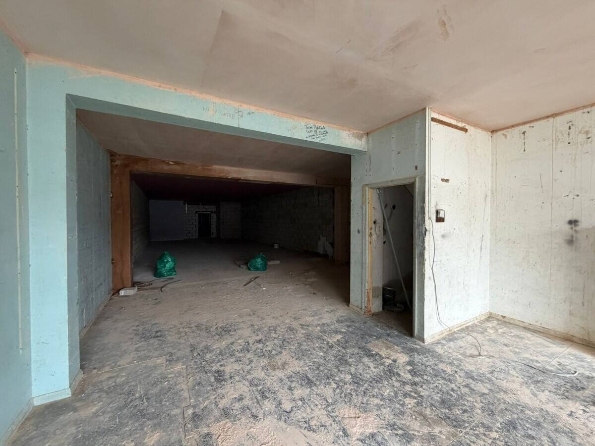 Two Retail Units For Sale in Ashford Surrey with Flexible Spaces Available Photo 4