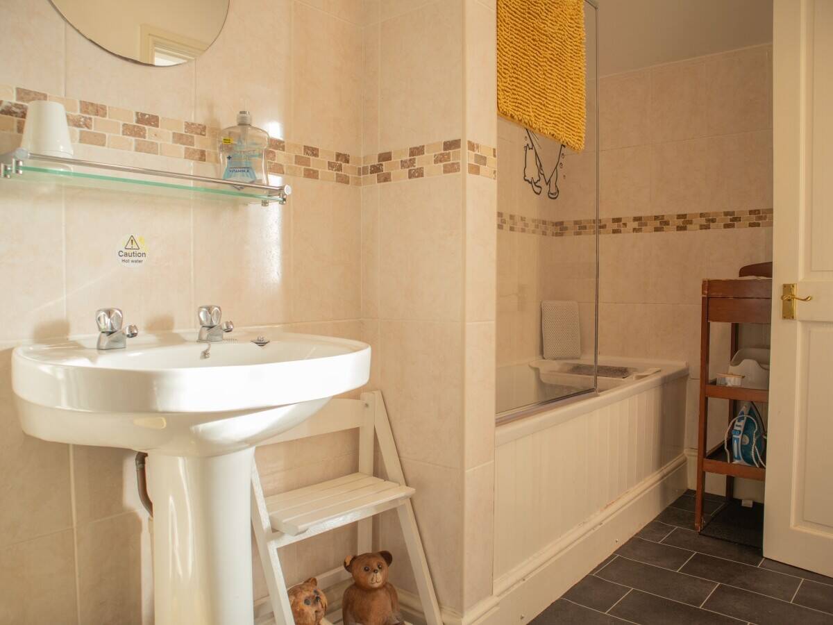 Refurbished Freehouse with Letting Rooms in Holsworthy Devon Market Square Photo 4