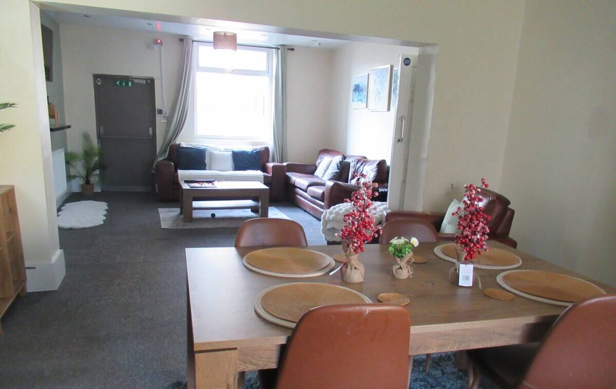 Large Residential Institution for Sale in Darwen Lancashire Photo 4