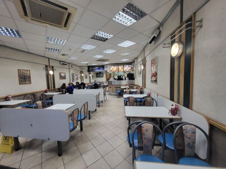 Franchise Fast Food Business for Sale in South London with High Visibility and Foot Traffic Photo 4