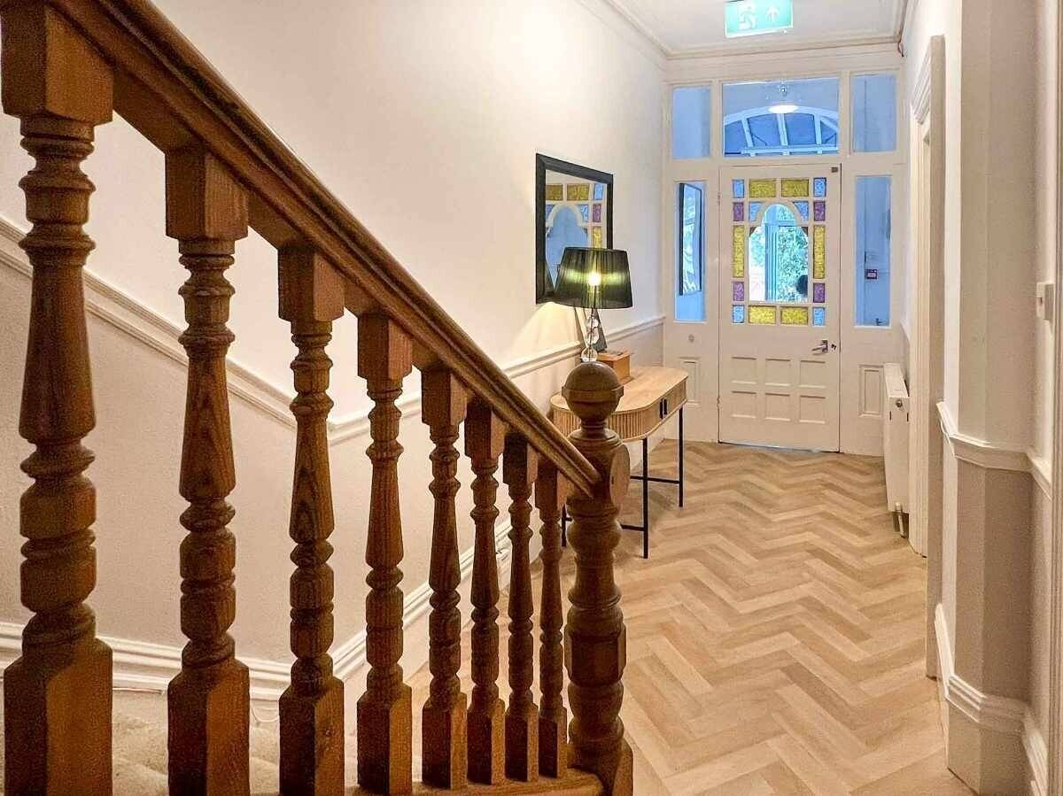 Large 8-Bedroom HMO or Supported Living Home in Torquay Devon with Spacious Garden and Reception Roo Photo 4