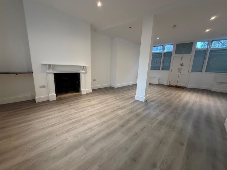 A modern ground floor office of approximately 485 ft² situated in a bustling position opposite the co-operative supermarket on st michaels hill. Photo 4