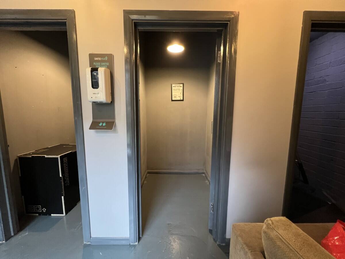 Former Gym / Fitness Studio To Let Photo 5
