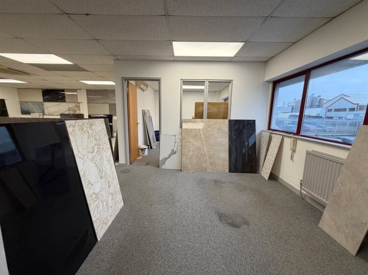 Modern two-storey commercial unit with workshop and offices in Bristol Photo 4