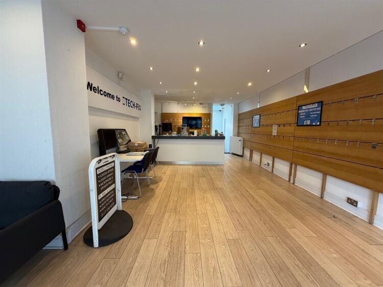 A well presented ground floor shop of approximately 500 ft² benefiting from a full width retail frontage and an internal security shutter. the un Photo 4