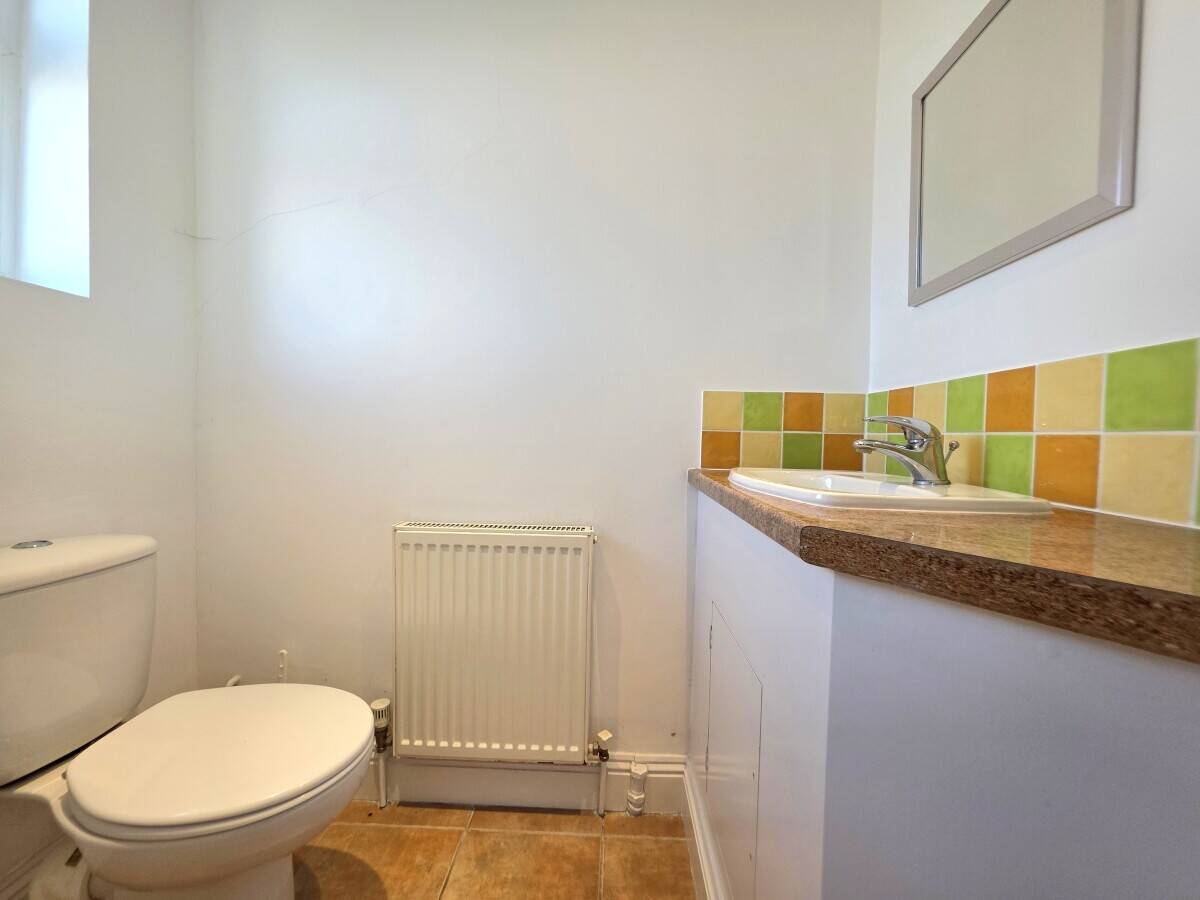 Office To Let Photo 4