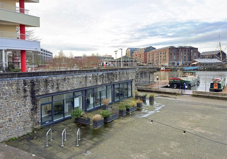 A spacious commercial unit situated in an enviable location on bristol's harbourside within easy reach of bristol city centre. Photo 4