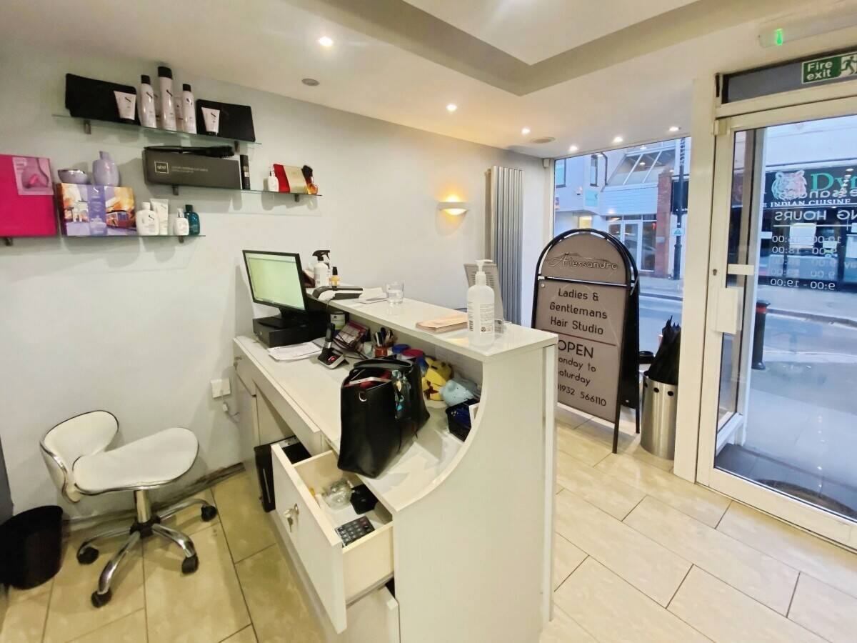 Fully Fitted Hair Salon Premises – Ready to Trade – Busy Chertsey High Street, Surrey Photo 4