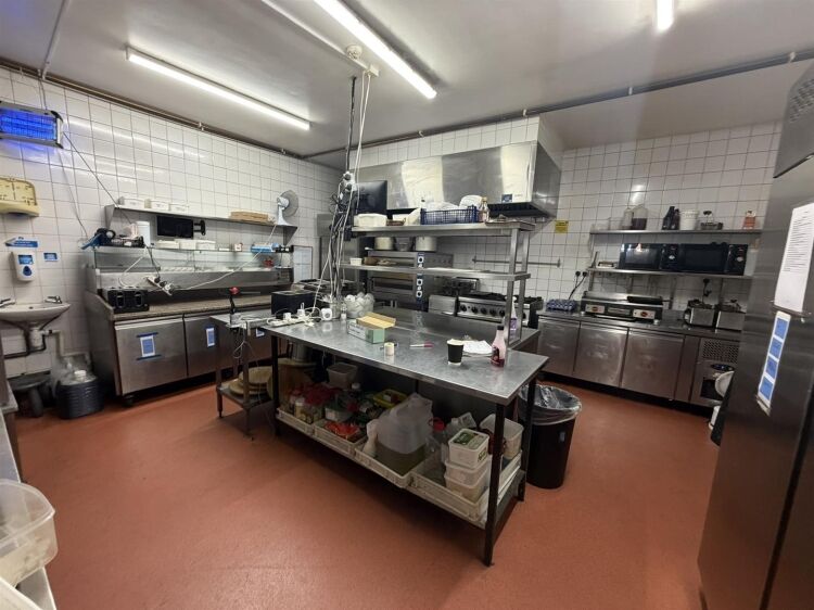 Fully fitted 2,300 sq ft restaurant lease available in Bristol with commercial kitchen and seating. Photo 4