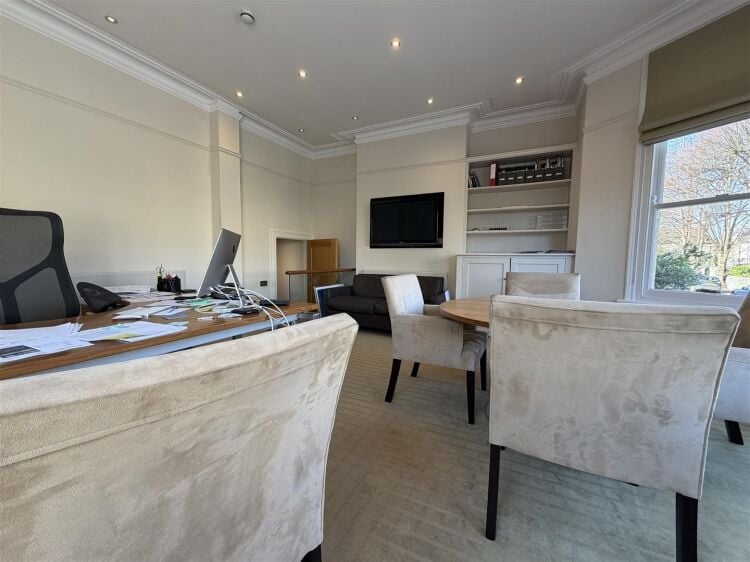 Bright 270 sq ft office space in Bristol with natural light and shared kitchen access Photo 4
