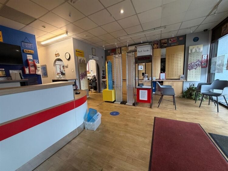 Double Fronted Retail Unit for Sale in Staple Hill, Bristol - 1,638 sq ft Open Plan Space Photo 4