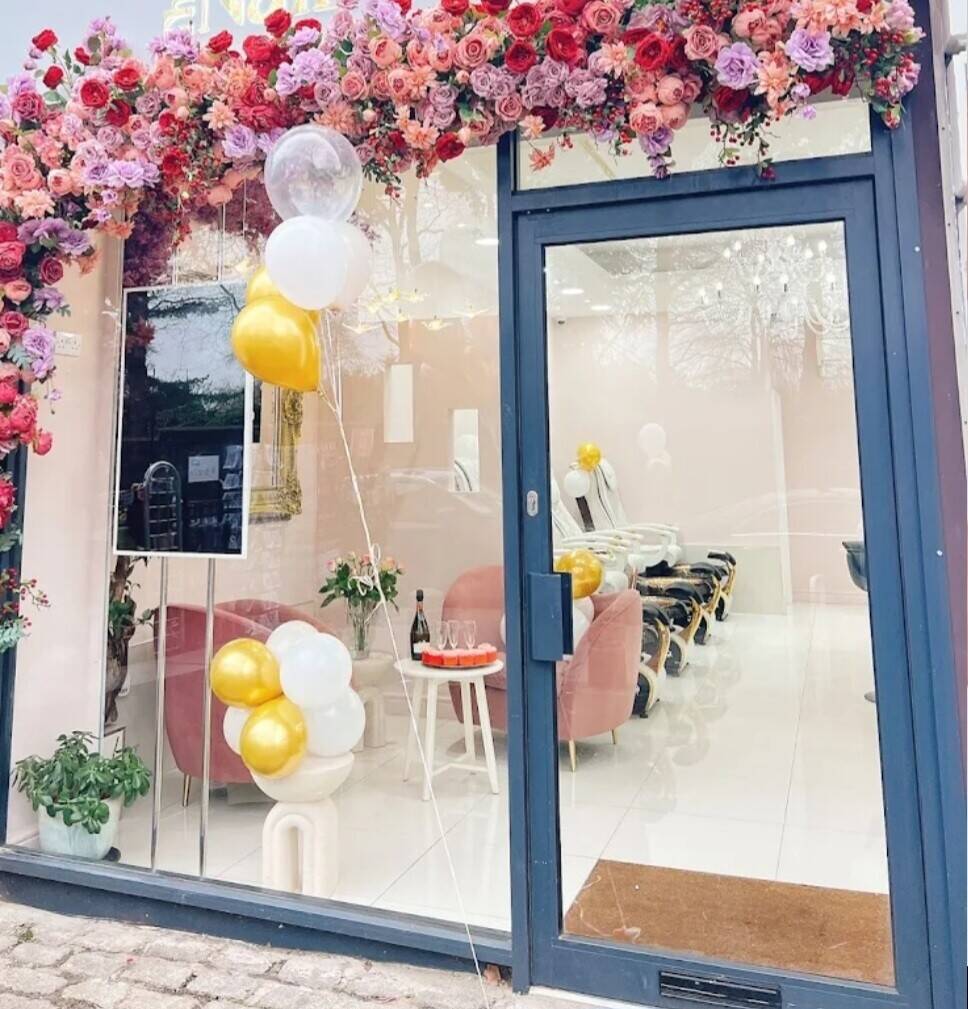 Beauty Salon for Sale in City of London Near Regent's Park with Refurbished Facilities Photo 1