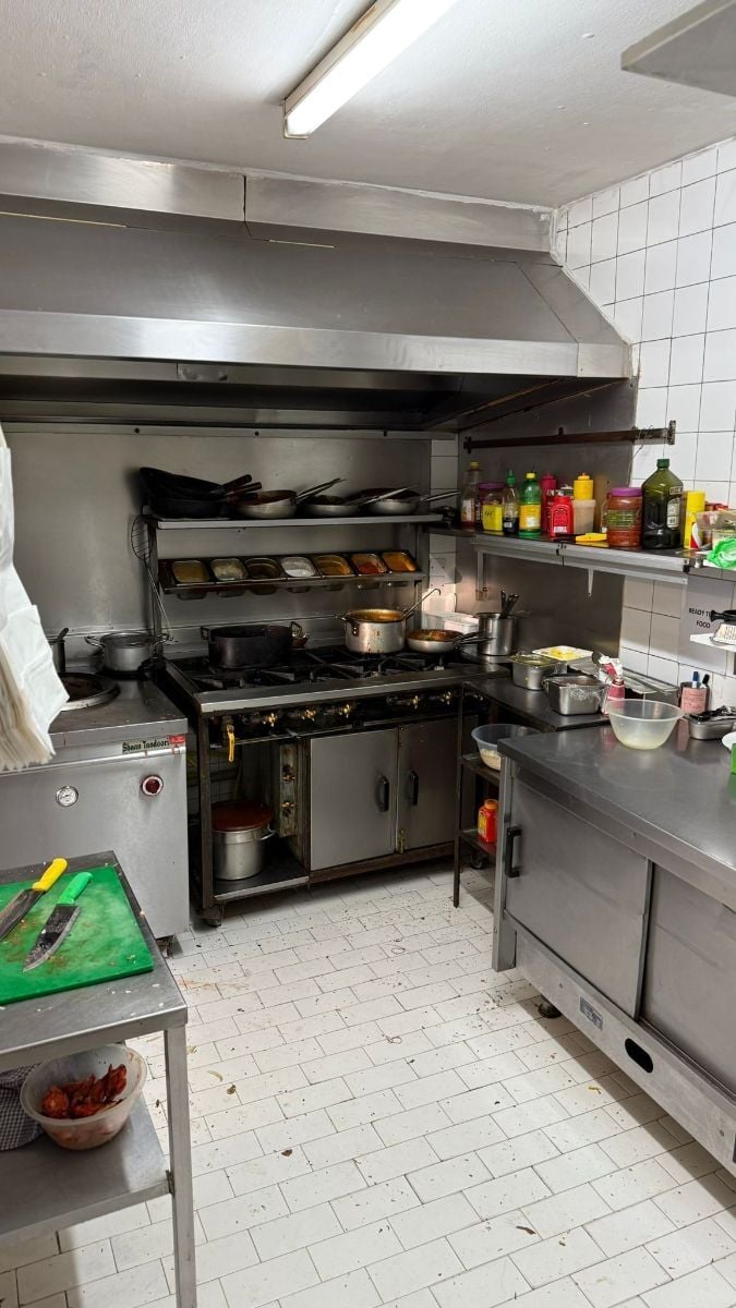 ESTABLISHED INDIAN RESTAURANT FOR SALE PRIME LOCATION IN HERTFORDSHIRE | REF: CS0751 Photo 4