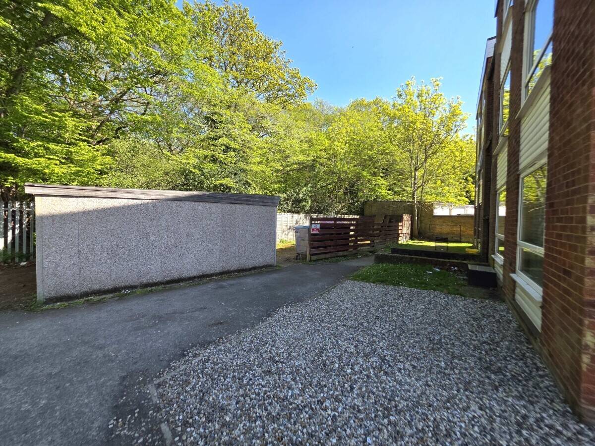 Development Opportunity in Benfleet Essex with Existing Block of Six Apartments Photo 4