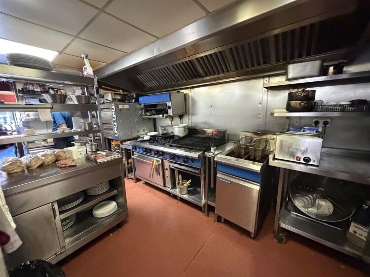 Lease available for fully fitted restaurant premises in Bristol, 1,458 sq ft on Sandy Park Road Photo 4