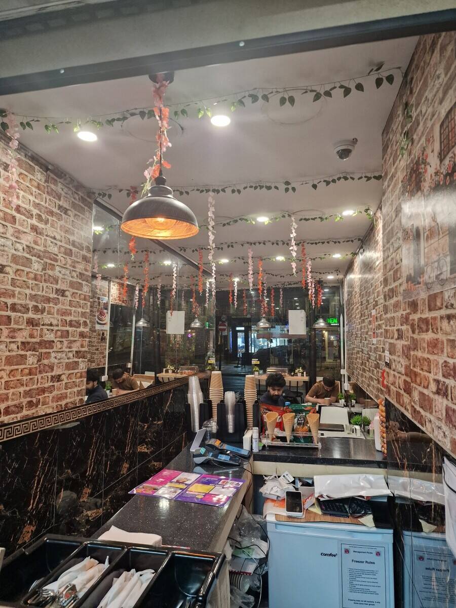 Café for sale in Camden with high morning foot traffic and potential for extended hours Photo 4