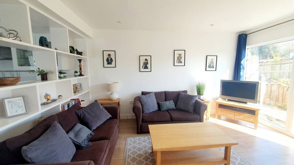 2-Bedroom Holiday Cottage for Sale in Yarmouth, Isle of Wight with Gardens and Parking Photo 5