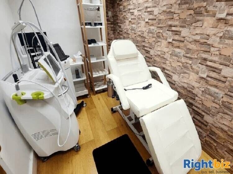 Established Beauty and Laser Aesthetic Clinic for Lease in Bustling East Hill, Wandsworth Photo 4