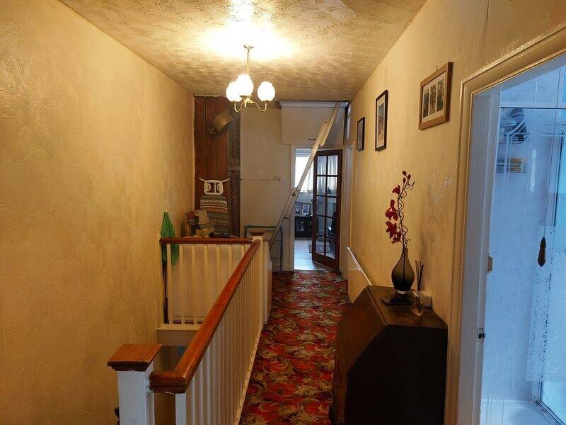 Freehold takeaway and retail property available in York North Yorkshire with development potential Photo 5