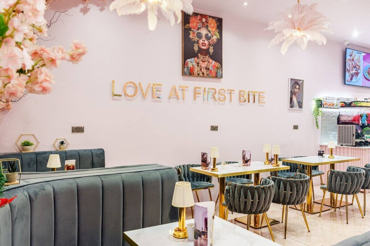 Cafe for sale in Southgate with long lease and a cozy atmosphere for locals and commuters Photo 4
