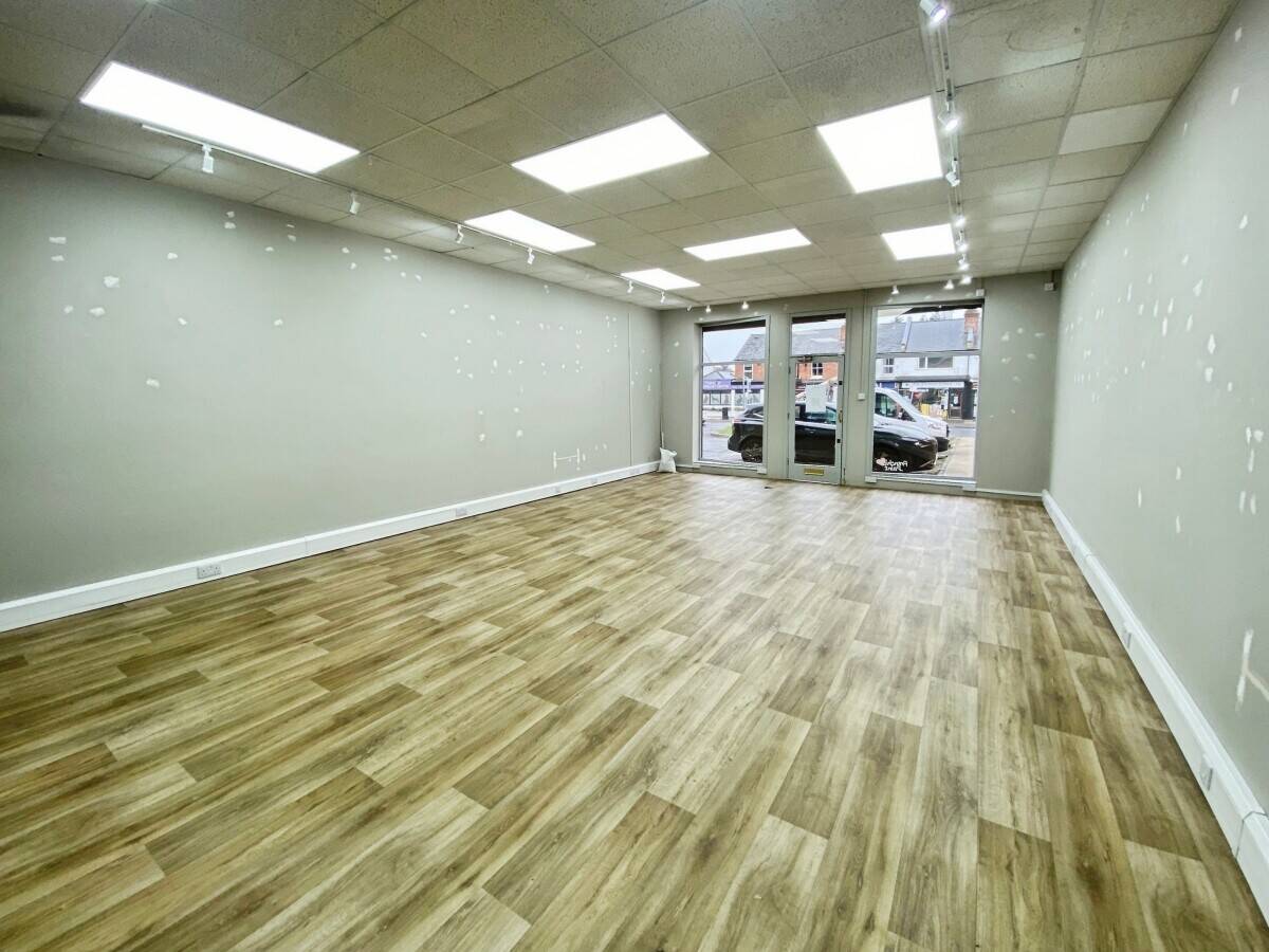 Prominent Retail / Commercial Premises To Let Adjacent to Busy Post Office – Strong Passing Footfall Photo 5