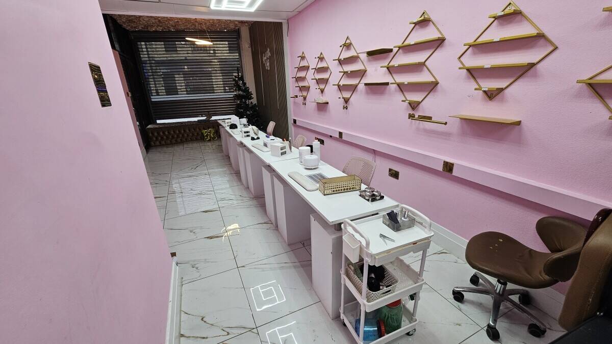 Nail Salon located on a busy High street Photo 4