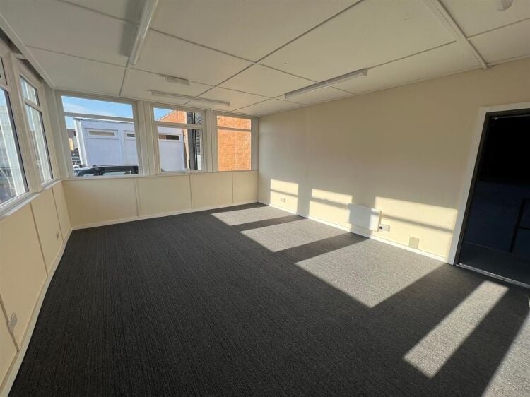 A well presented industrial unit of approximately 5,860 ft² arranged predominantly as a warehouse with ancillary offices/reception, male and fema Photo 4