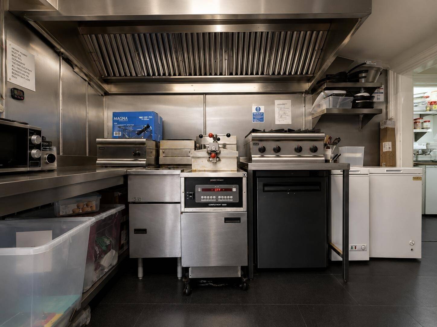 Fully Fitted Takeaway and Restaurant Available in Isleworth London Photo 4