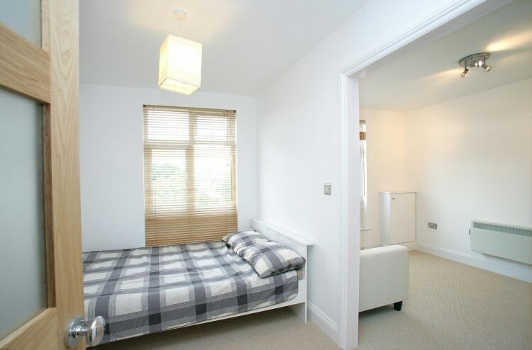 Mixed Use Rental Investment in Bournemouth Dorset with Retail Unit and Five Serviced Flats Photo 4