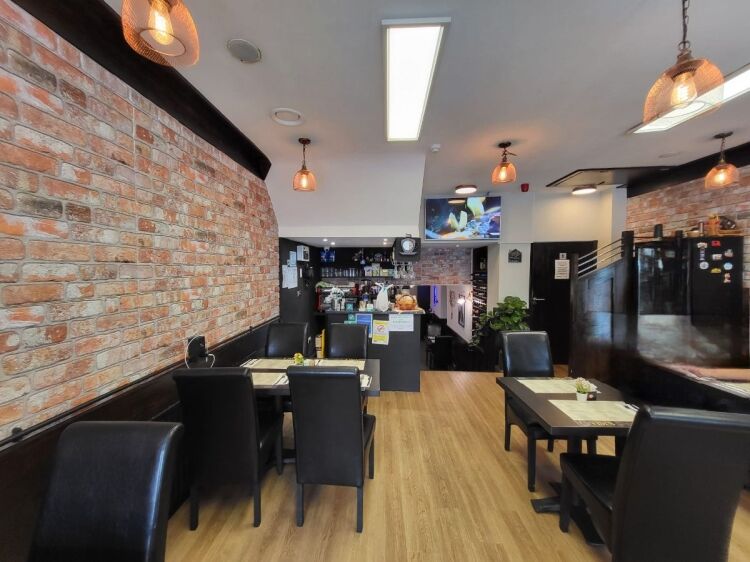 Turnkey Mediterranean Restaurant for Sale in North London with 50 Covers and Fully Fitted Kitchen Photo 4