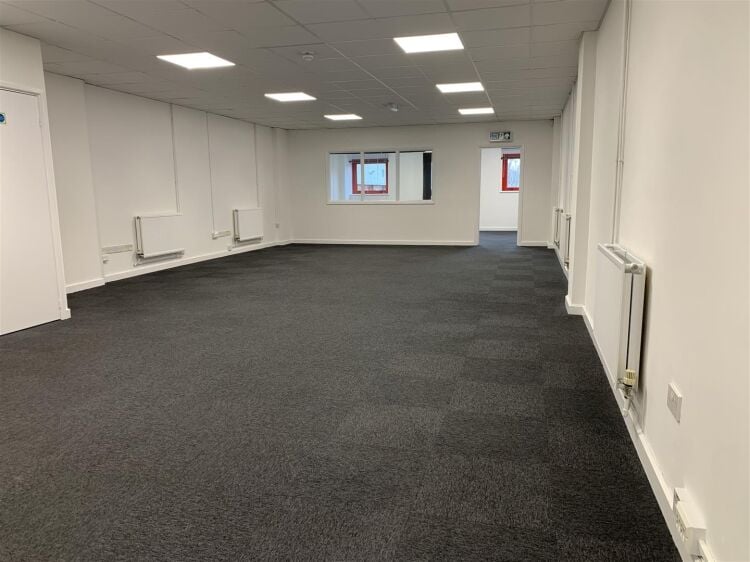 Industrial Unit for Sale in Bristol with Open Plan Office Layout and Five Parking Spaces Photo 4