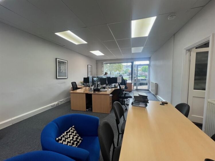 A well presented ground floor shop/office of approx. 700 ft² including toilet and kitchen facilities, situated in a highly desirable and prominen Photo 4