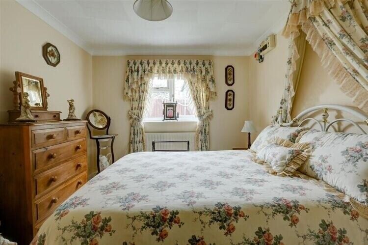 3-Bedroom Bungalow and Licensed Boarding Kennels & Cattery in Scenic Lincolnshire Photo 4